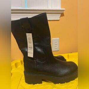 Women’s Black Mid-Calf Platform Boots with Memory Foam